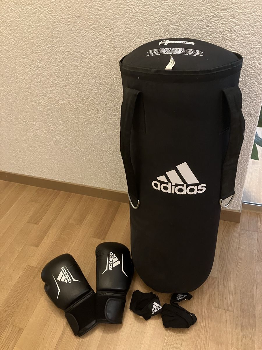 Sacchi da boxe: Adidas Boxsack Set mit Handschuhen – Nuovo (secondo la descrizione) da Uster venduto da mat_x7g6