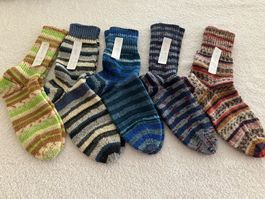 1 Paar neue handgestrickte Socken Nr. 43/44 zur Auswahl