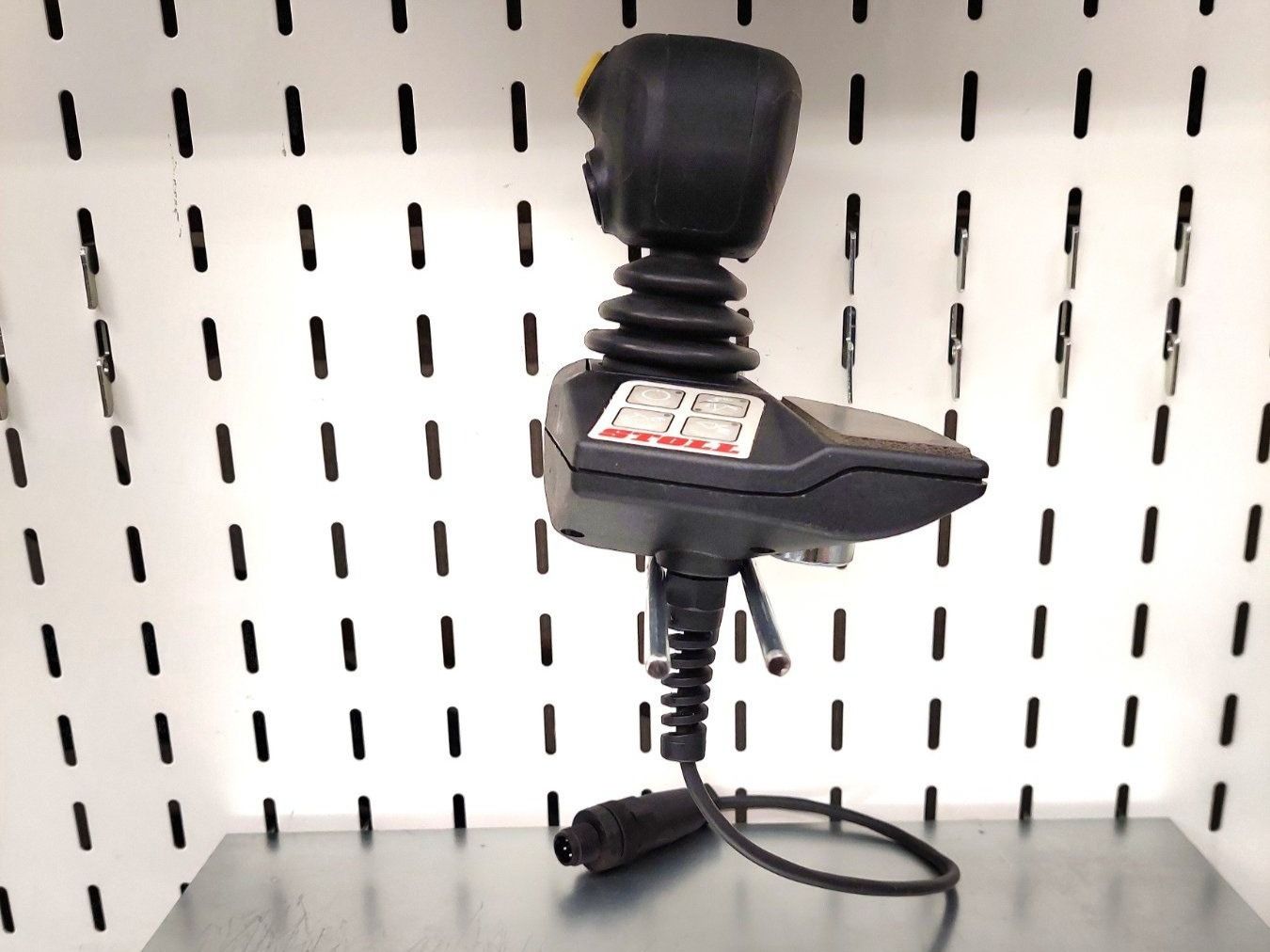 Trattori: Stoll Joystick  CanBus 1439920 – Usato da Thalheim AG venduto da Wernli5112 2