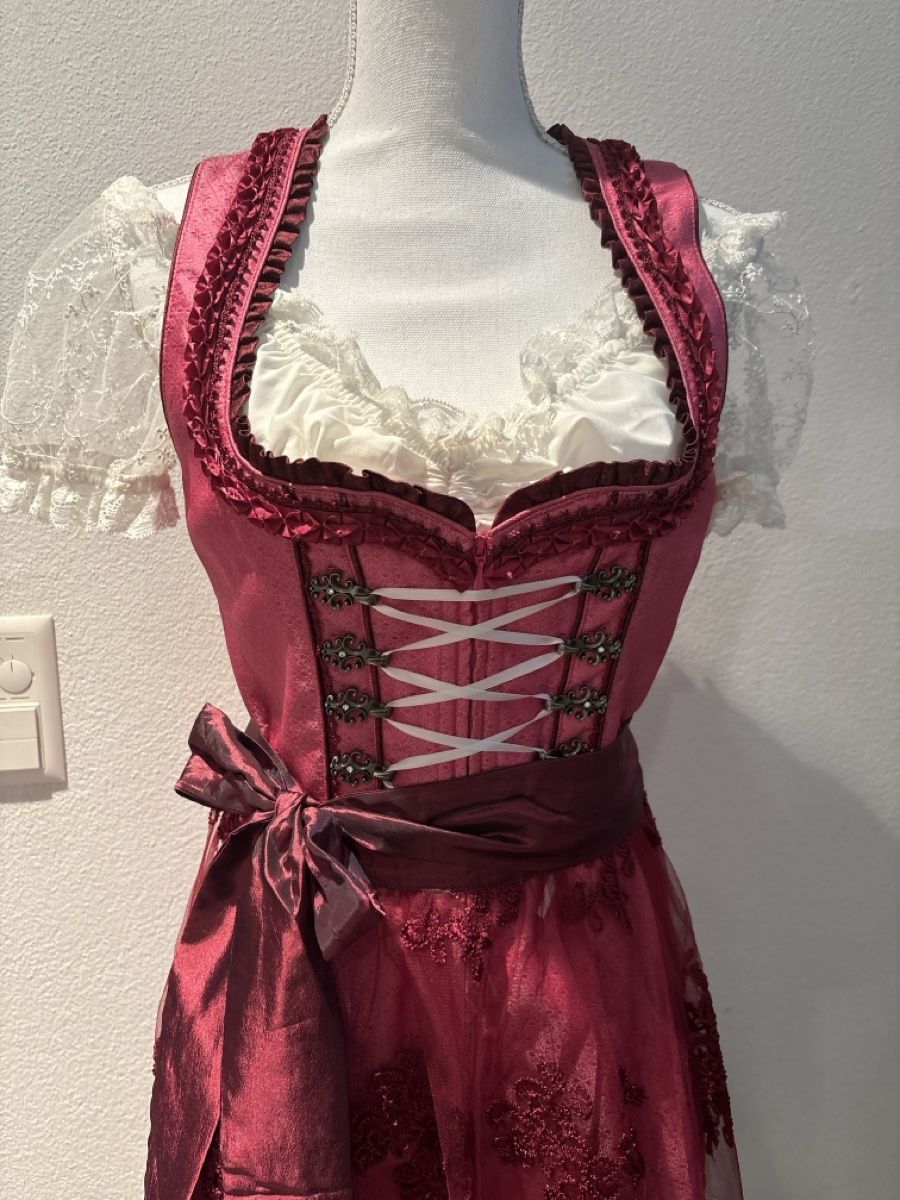 Krüger Vestiti: Schönes Dirndl mit Carmen Bluse  – Usato da Wiesendangen venduto da Powersandra03 2