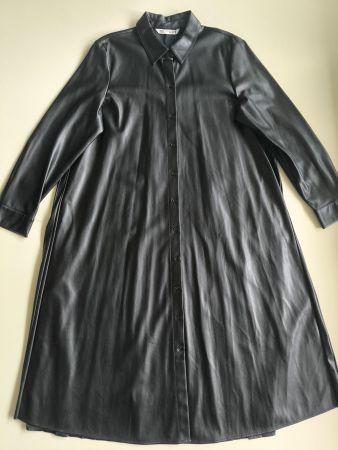 Zara – wunderschöner Kunstleder-Faltenmantel in XL