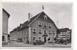 LA BRÉVINE Hotel de Ville - Oldtimer, Auto - Tanksäule