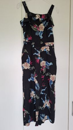 Sommerlicher Jumpsuit mit Blumenmuster, Grösse 36/S Top!