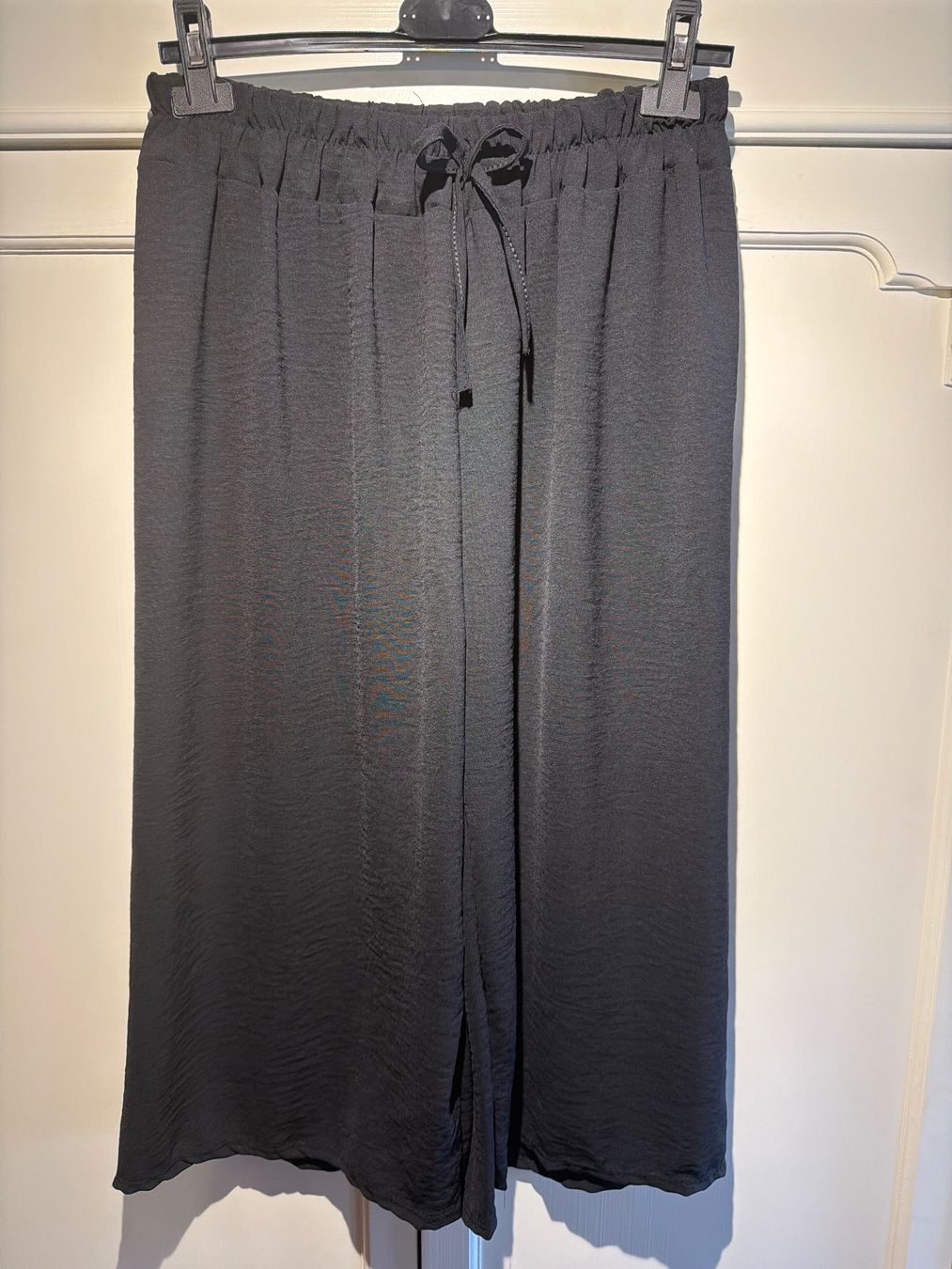 Pantaloni: SOMMER KURZE HOSE- DAMEN-SCHWARZ – Nuovo e nell'imballaggio originale da Meienried venduto da ManuelaBoutique 6
