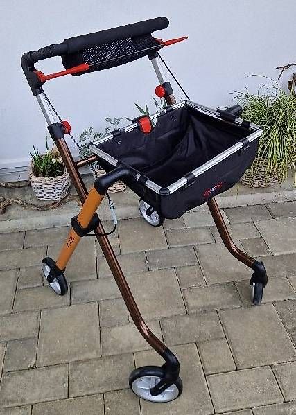 Ausili per la deambulazione: Rollator für Innenbereich – Usato da Berikon venduto da Belleisa03 1