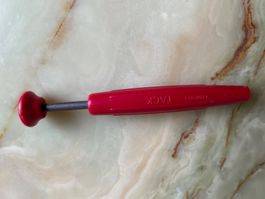 Tack Swiss Made roter Griff Werkzeug