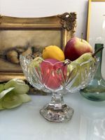 Vintage Schale aus gepresstem Kristallglas auf Fuss