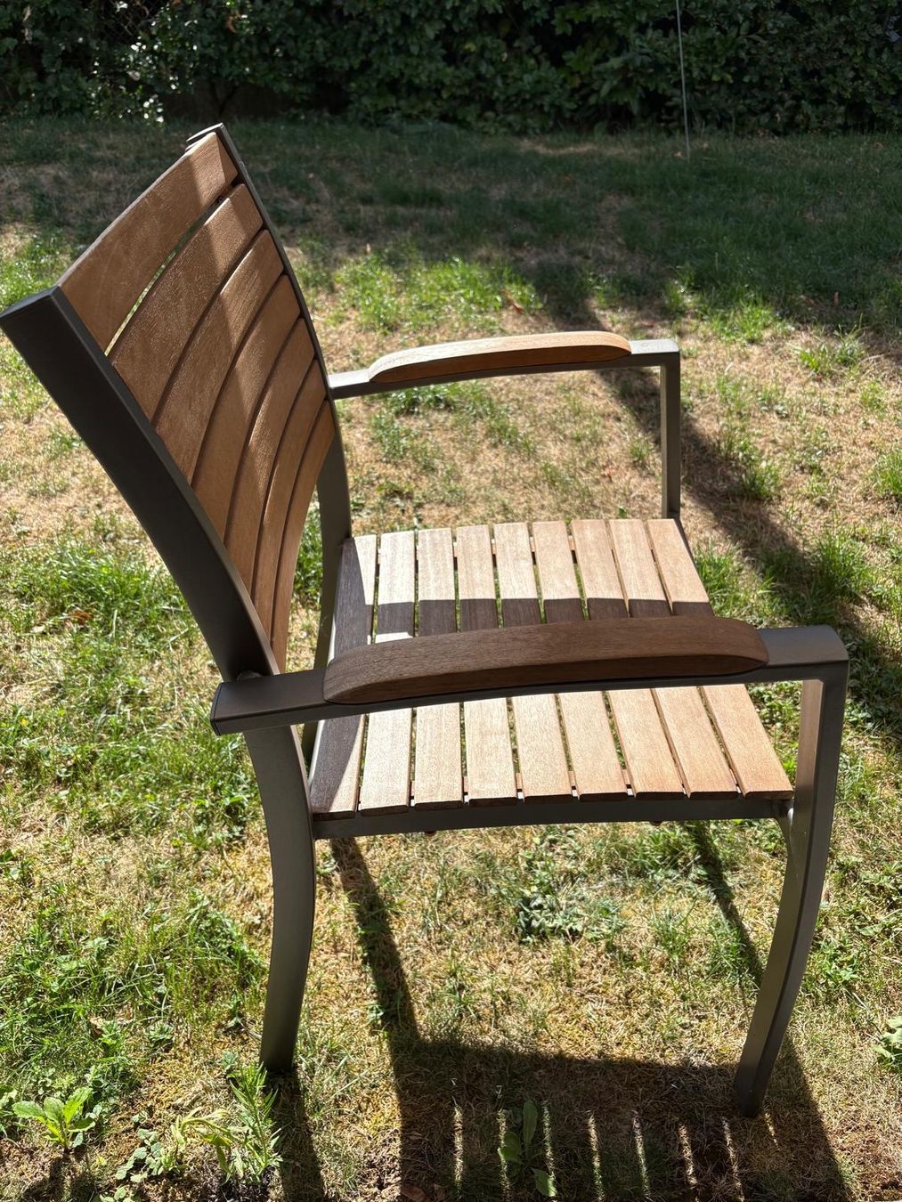 Set di tavolo e panche: Gartentisch mit 4 Stühlen Holz Metall gebraucht – Usato da Subingen venduto da riso04 2