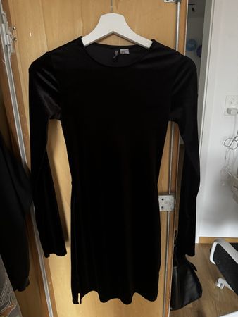 Vestito nero in velluto H&M Divided taglia XS - Elegante!