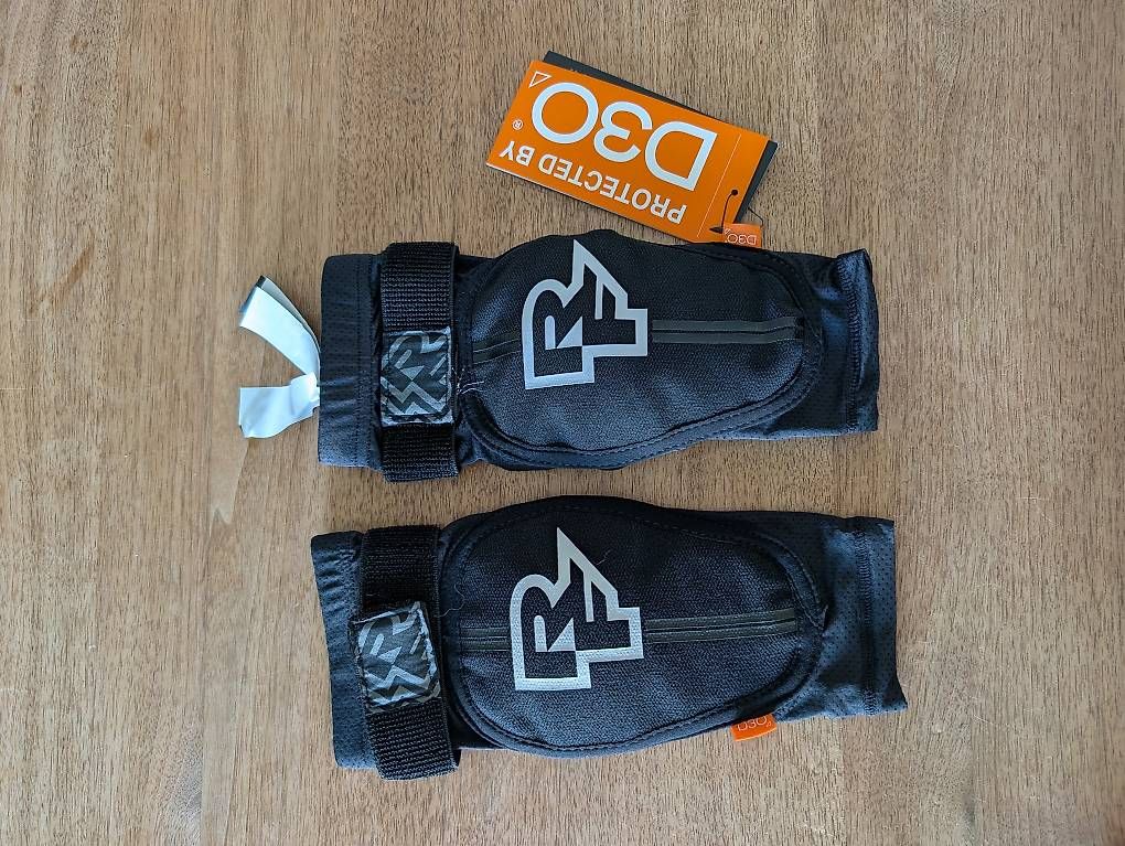 Protezioni & Imbottiture: Race Face Ellbogenschoner Gr. M, neu! – Usato da Uster venduto da bikesnow