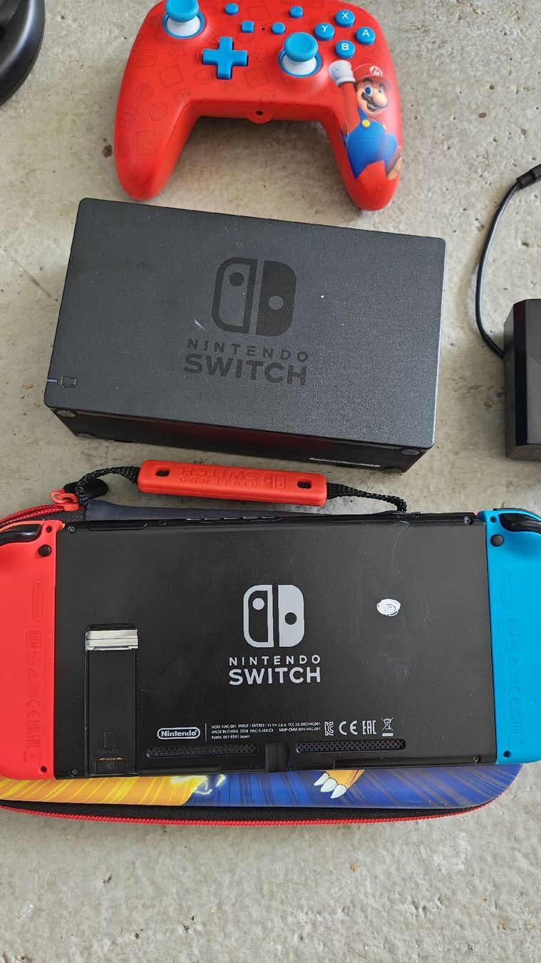 Nintendo Konsolen: Nintendo Switch+Etui+Lenkräder+Pro Controller AB 1 CHF – Gebraucht aus Montagnola von mattbert86 3