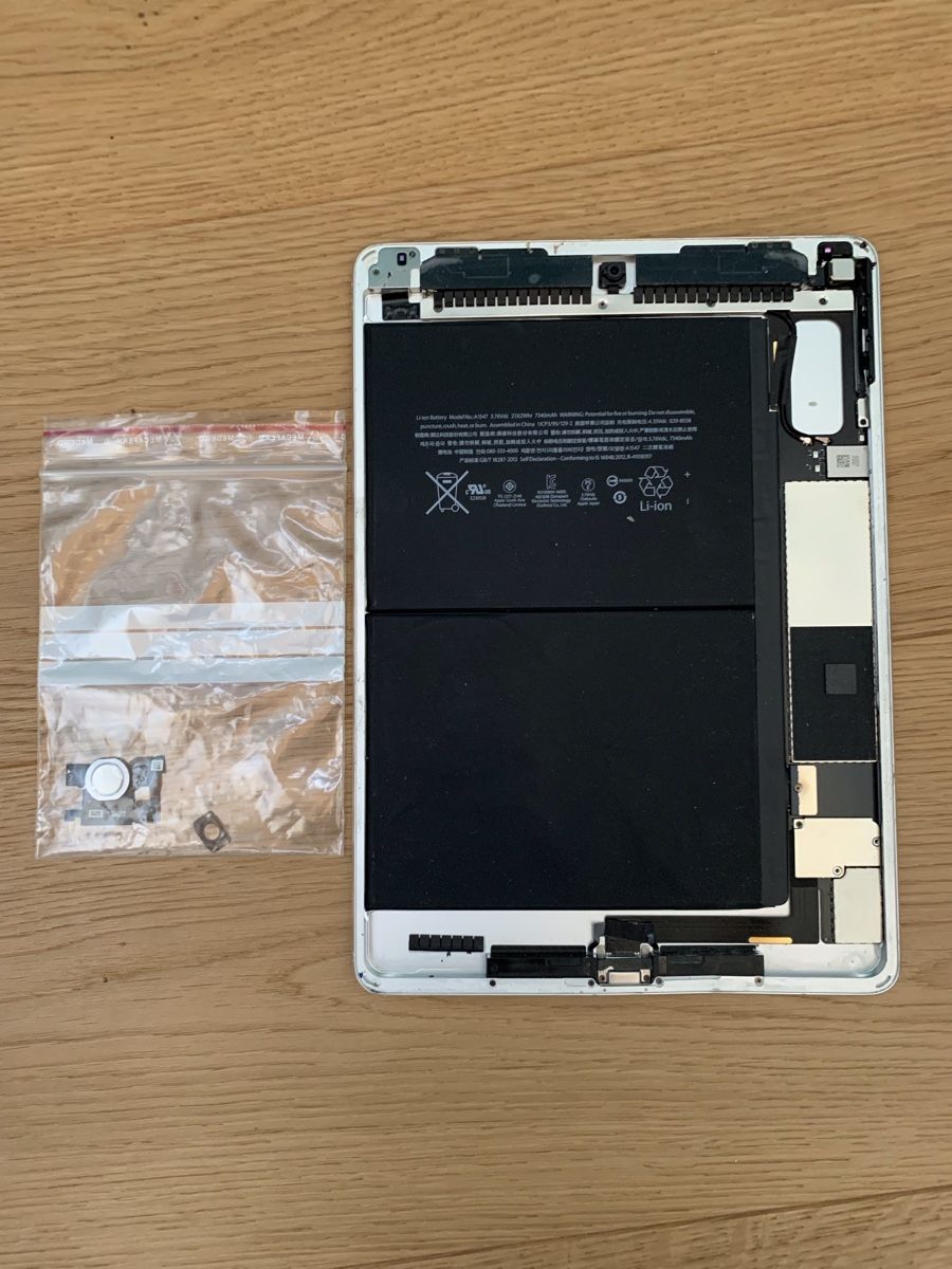 Apple Tablet PC: iPad A1566 Ersatzteile – Defekt aus Mosnang von adrianoworks