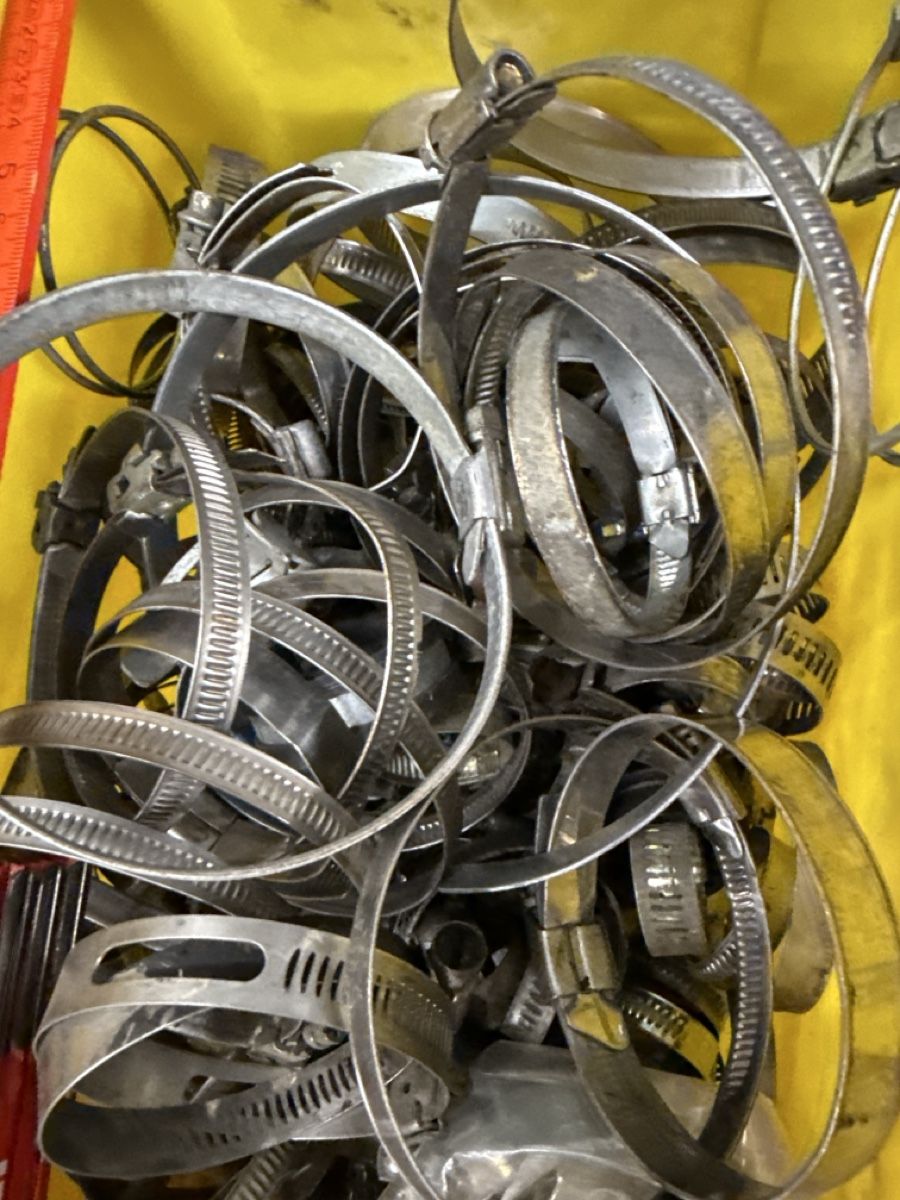 Accessori per altri veicoli: Kiste voll mit Schlauchschellen – Usato da Meienberg venduto da sony252 2