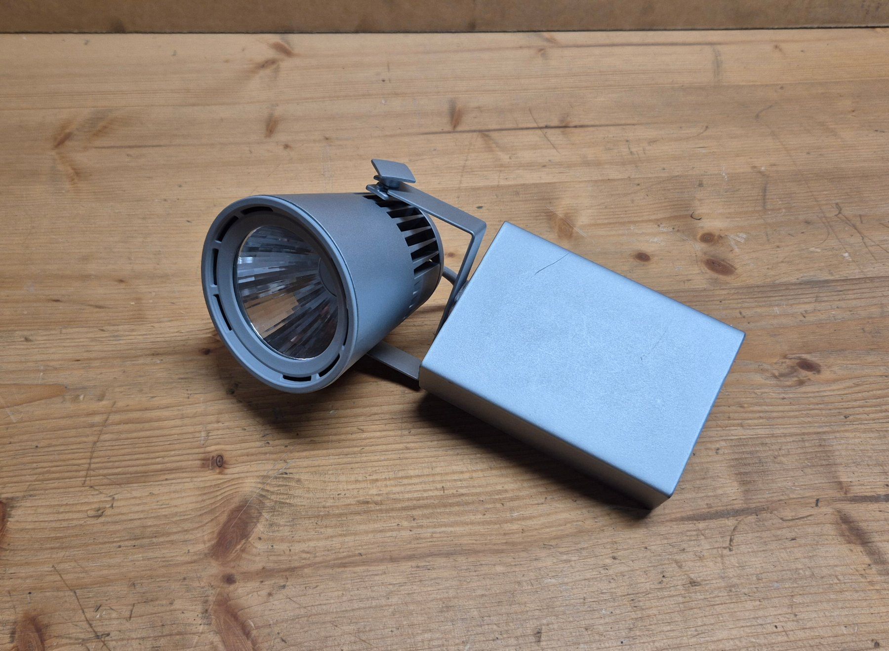 Lampen: Lival LED Spotlampe 11.5W – Gebraucht aus Trachslau von idlon