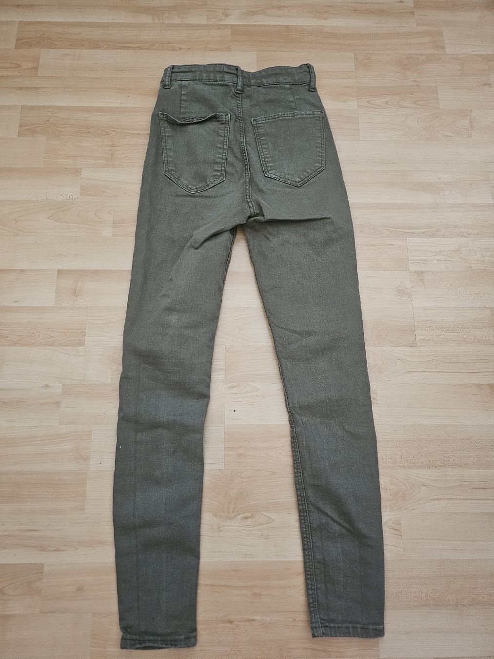 Zara Pantaloni: Olivenfarbige Jeans hose Größe 34 – Usato da Schliern b. Köniz venduto da Andromeda82 1