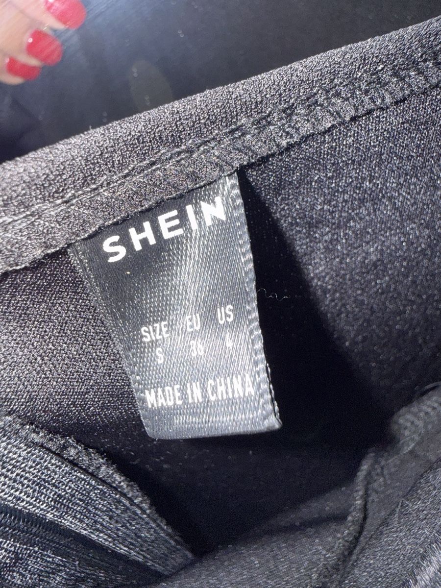Shein Vestiti: Schwarzes Minikleid mit Spitze – Usato da Wädenswil venduto da BebaGlow 2