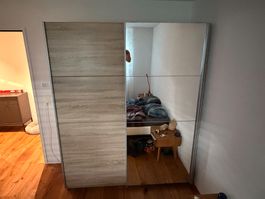 Kleiderschrank