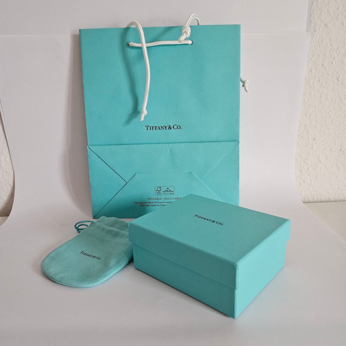 Altri gioielli: Tiffany & Co. Schmuckbox mit Beutel und Tüte, original – Nuovo (secondo la descrizione) da Basel venduto da bea_cs7h