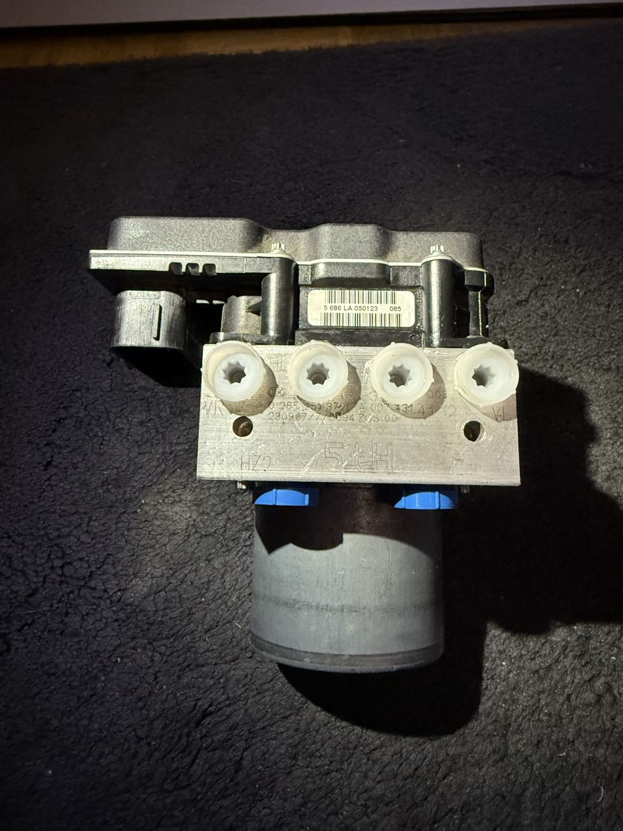 Mercedes-Benz Tutti pezzi di ricambio auto: Mercedes Sprinter ABS Hydraulikblock – Usato da Endingen venduto da rubenrocha2003 1