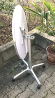 Gepflegter Bistrotisch/Stehtisch, Metall, rollbar, Top!