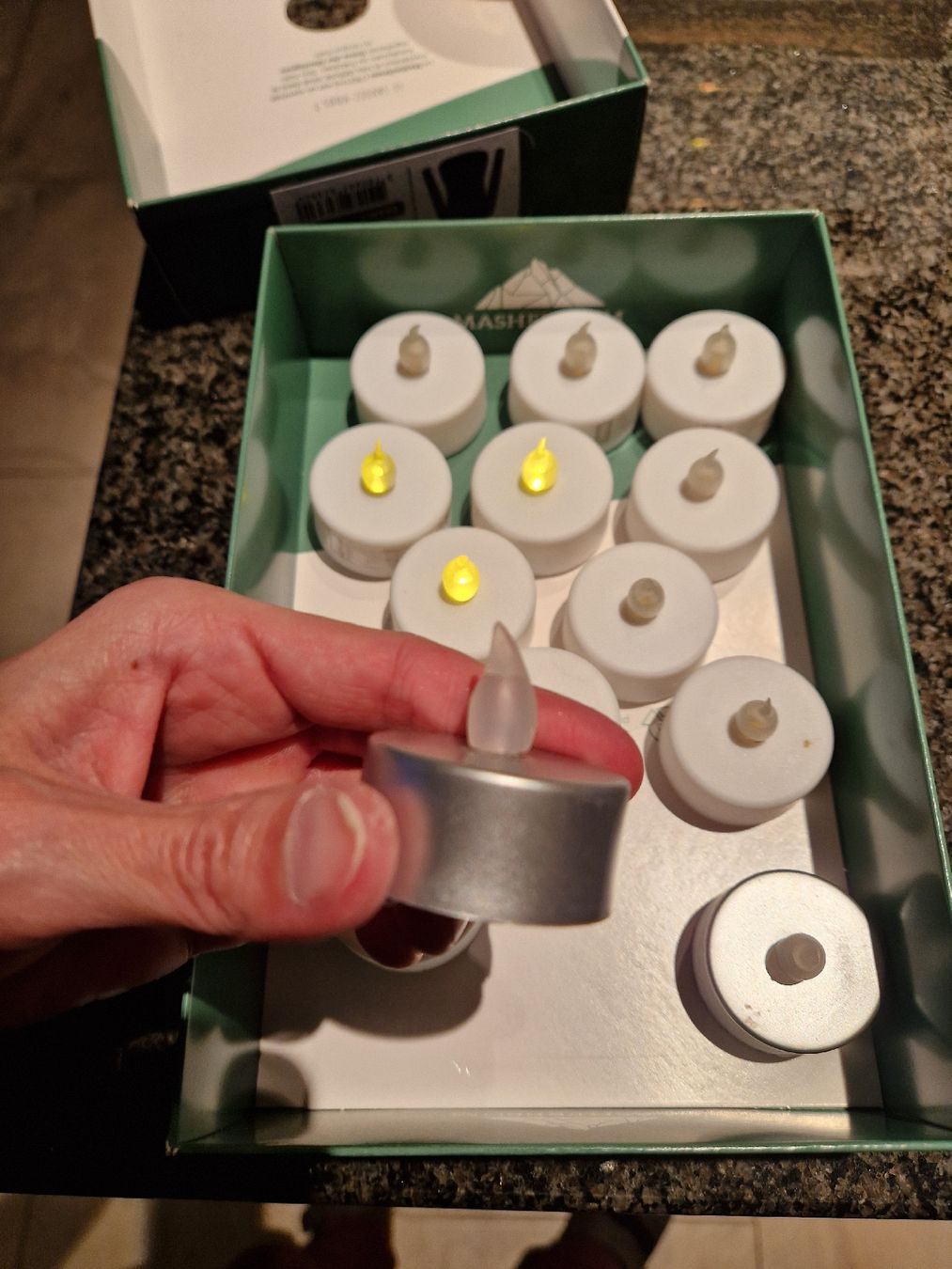 Bougies: 14 elektronische Teelichter mit Timerfunktion – D'occasion à Niederrohrdorf par Miripfiri 4