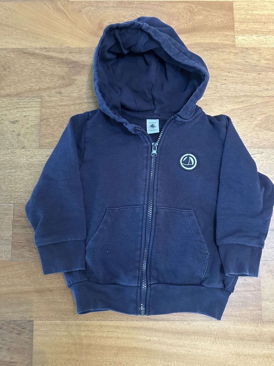 Petit Bateau Maglioni & Felpe: Süsser Petit Bateau Kapuzenpullover Gr. 95, dunkelblau – Usato da Urswil venduto da LMT89