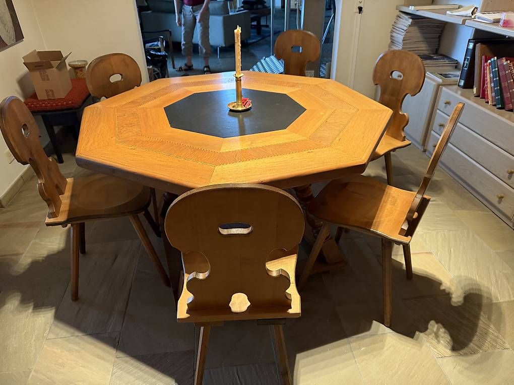 Set di tavolo e panche: Esstisch mit 6 Stabellen – Usato da Illnau venduto da mei_8cyp 1