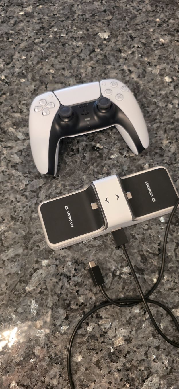 Sony Manettes: PS5 Controller + Dual Charging Station – D'occasion à Flawil par Heartbreaker