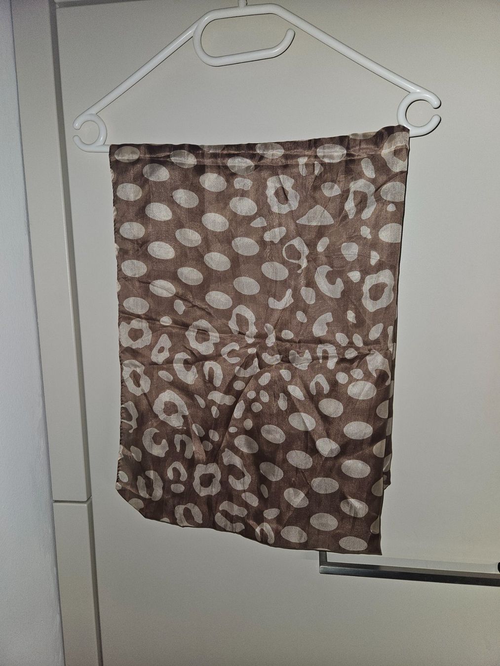 Foulard & Sciarpe: Foulard braun gefleckt – Usato da Luzern venduto da Lucan_Valerius