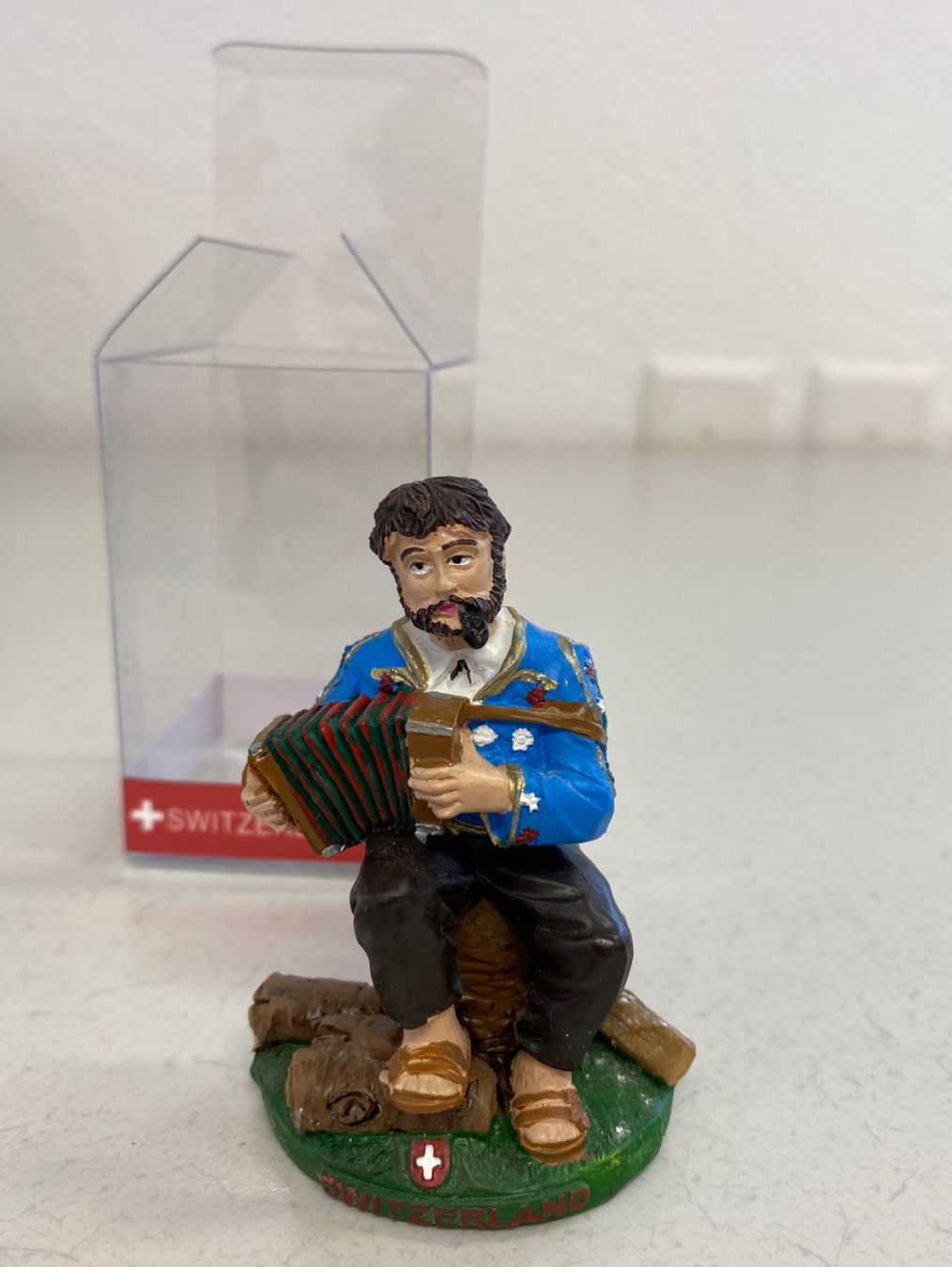 Statuette: Schweizer Souvenir Figur, Älpler mit Handorgel, Backpfeife – Usato da Niederhelfenschwil venduto da Chleeblatt1938 4