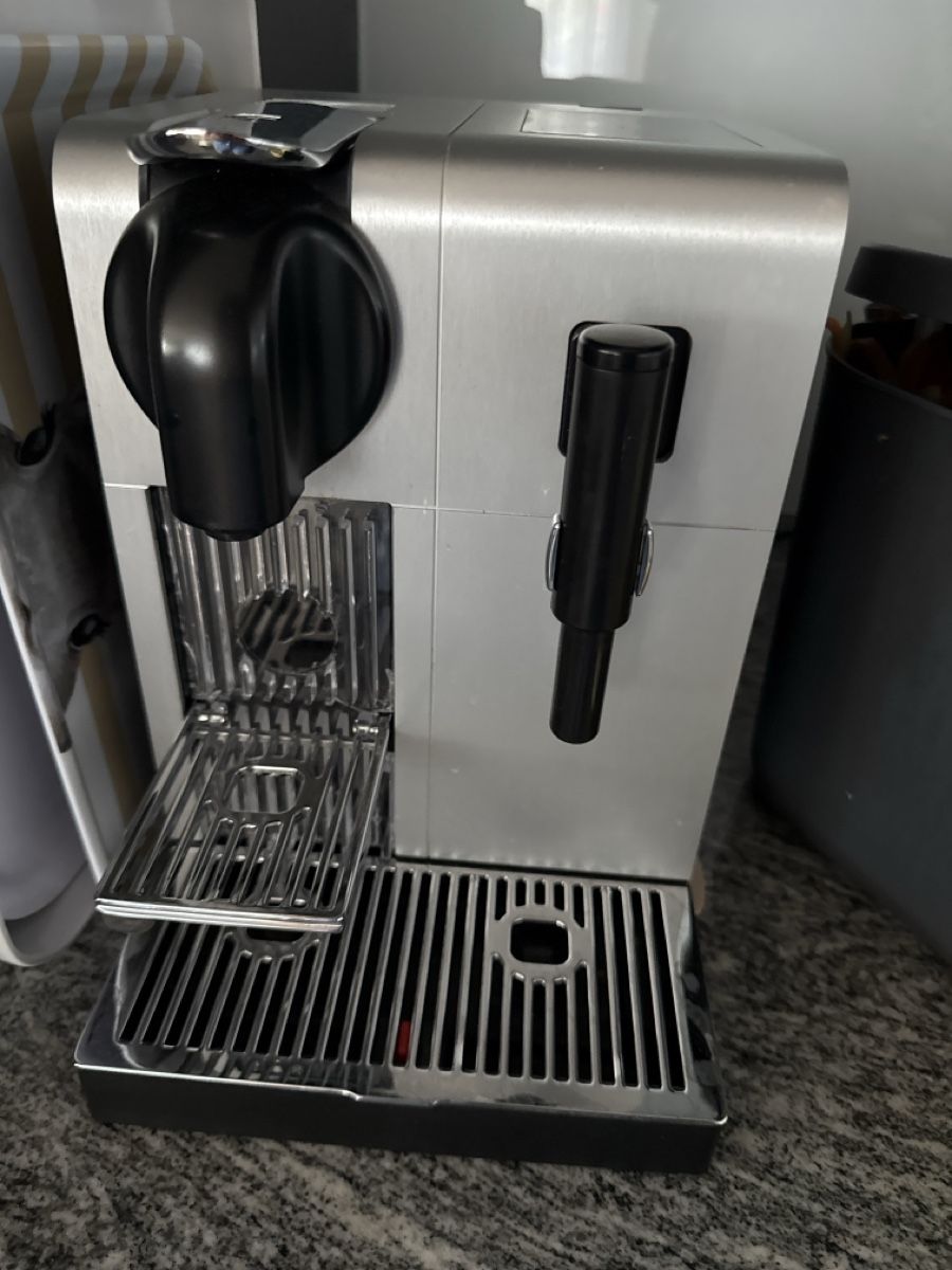 De'Longhi Machines à café & Machines à expresso: Nespresso delonghi – D'occasion à Uster par car_ln89