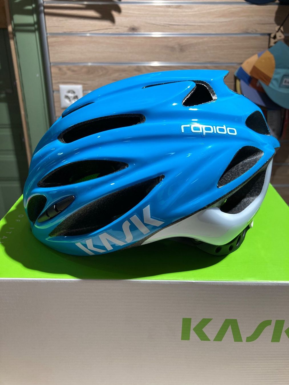 Kask Caschi: Kask Rapido Helm Light Blue, Medium – Nuovo (secondo la descrizione) da Lauterbrunnen venduto da Imboden-Bike 1