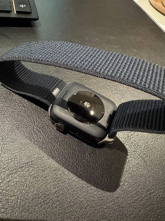 Apple Smartwatch: Apple Watch SE GPS & Cell 44 Mid Alu Loop – Usato da Kradolf venduto da zerooo 2