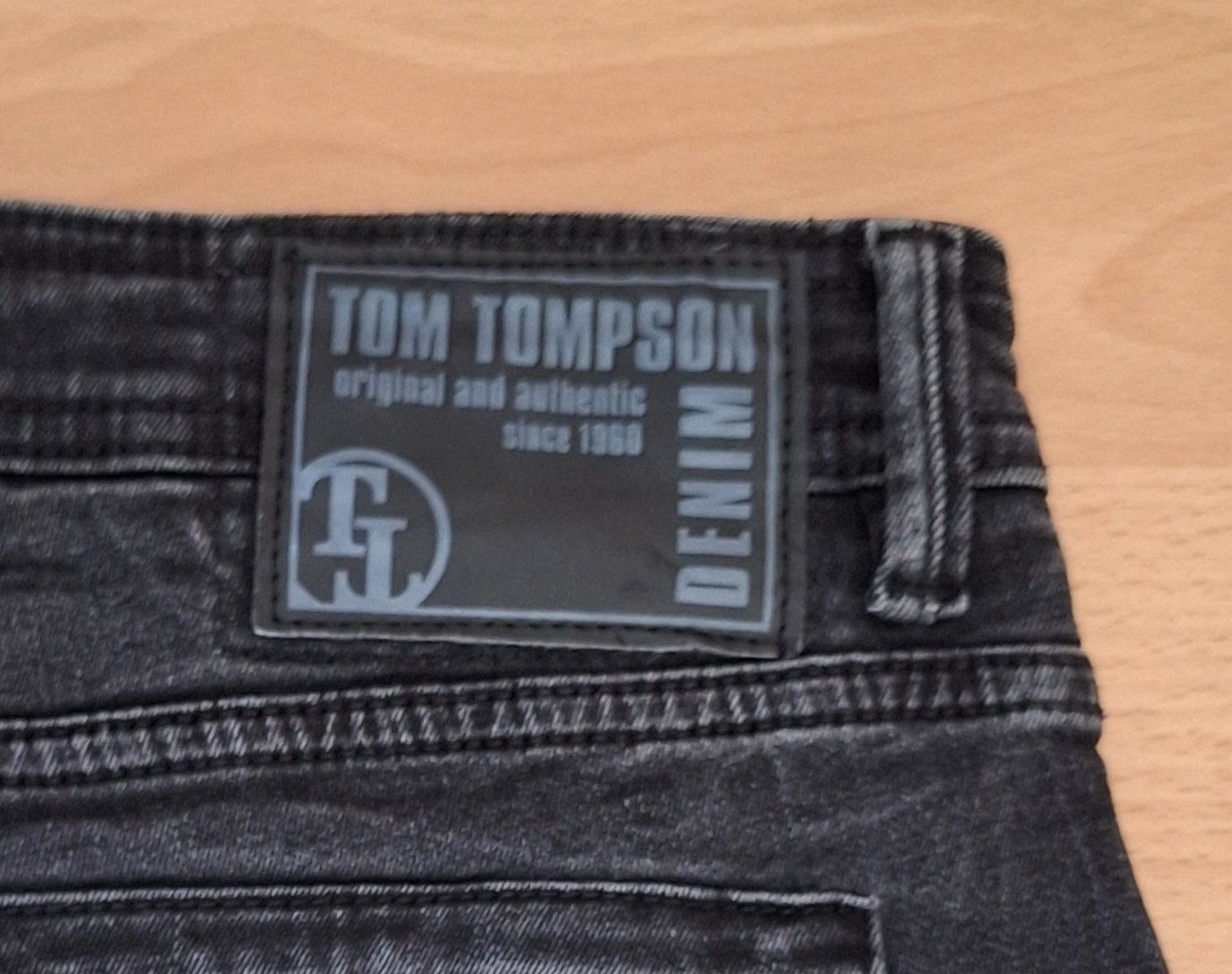 Jeans: Schwarze Jeans Gr. W33 / L34 Fitted Straight – Usato da Wettingen venduto da Egro2 3