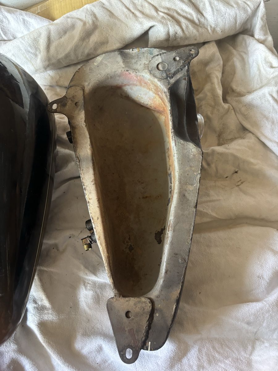 Harley-Davidson Tutti i ricambio per moto: Harley Davidson Benzintank & Oil Tank – Usato da Schötz venduto da Harley35 5
