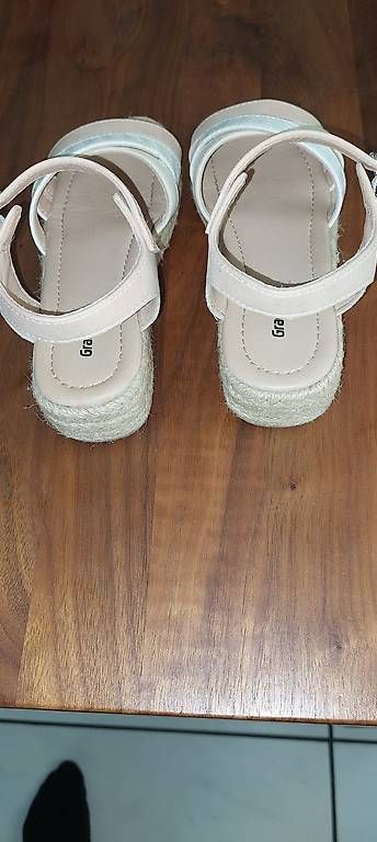 Scarpe per ragazze: Schuhe/Sandalen Gr.31 – Usato da Wohlenschwil venduto da Fabii82 1