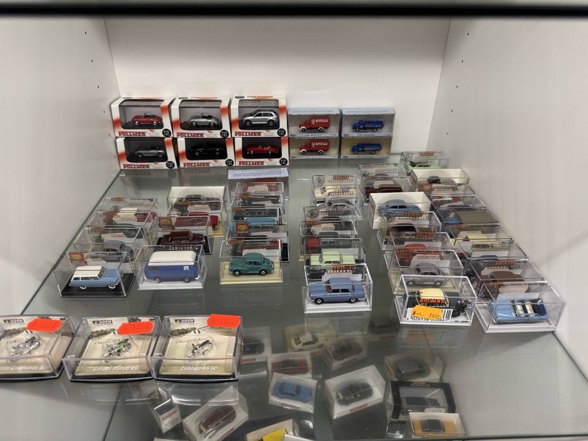 Kit di modellismo & Modellini statici: Brekina, Vollmer Modellautos – Nuovo e nell'imballaggio originale da Schnottwil venduto da stubi02