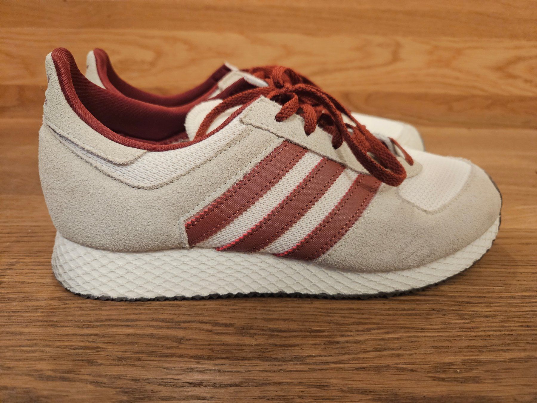 Adidas Scarpe da donna: Adidas Atlanta Sneaker 39 1/3 – Nuovo (secondo la descrizione) da Gais venduto da shadow_puppet