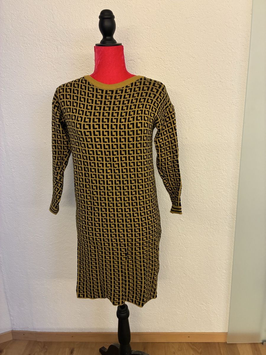 Kleider: Strickkleid gemustert senfgelb / schwarz Grösse S – Gebraucht aus Schmiedrued von Giorda 1