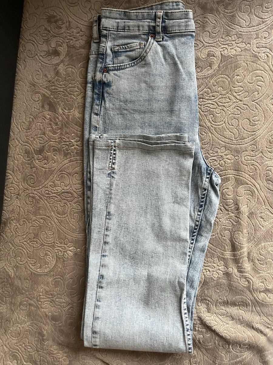 Bershka Jeans: Jeans bleus clair femme  – Neu (gemäss Beschreibung) aus Genève von soraia.simao
