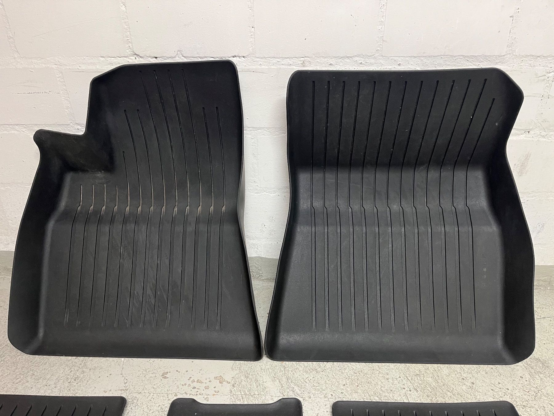 Tesla Tappeti & Tappetini: Original Tesla Model 3 Automatten Set Gummimatten – Usato da Kreuzlingen venduto da X2017 1