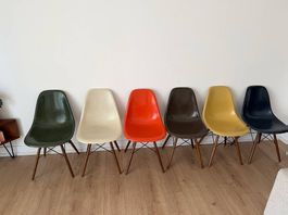 Original Vitra Eames DSW Fiberglass Chairs Designklassiker