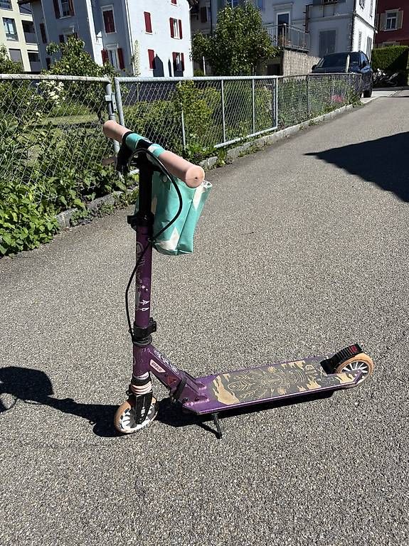 Kickboard: Scooter mit Handbremse – Usato da Gossau SG venduto da manschgal