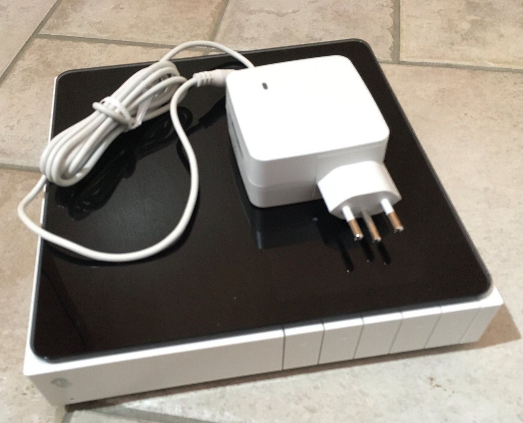 Swisscom Modem & Router: Swisscom Internet Box SGA441SW Router – Usato da Sennhof venduto da nexcom-pc