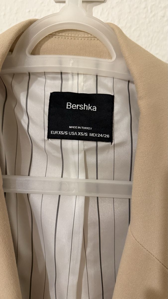 Bershka Anzüge & Kostüme: Blazer Beige – Grösse XS/S – Neu (gemäss Beschreibung) aus Schlieren von tub_9jm7 1