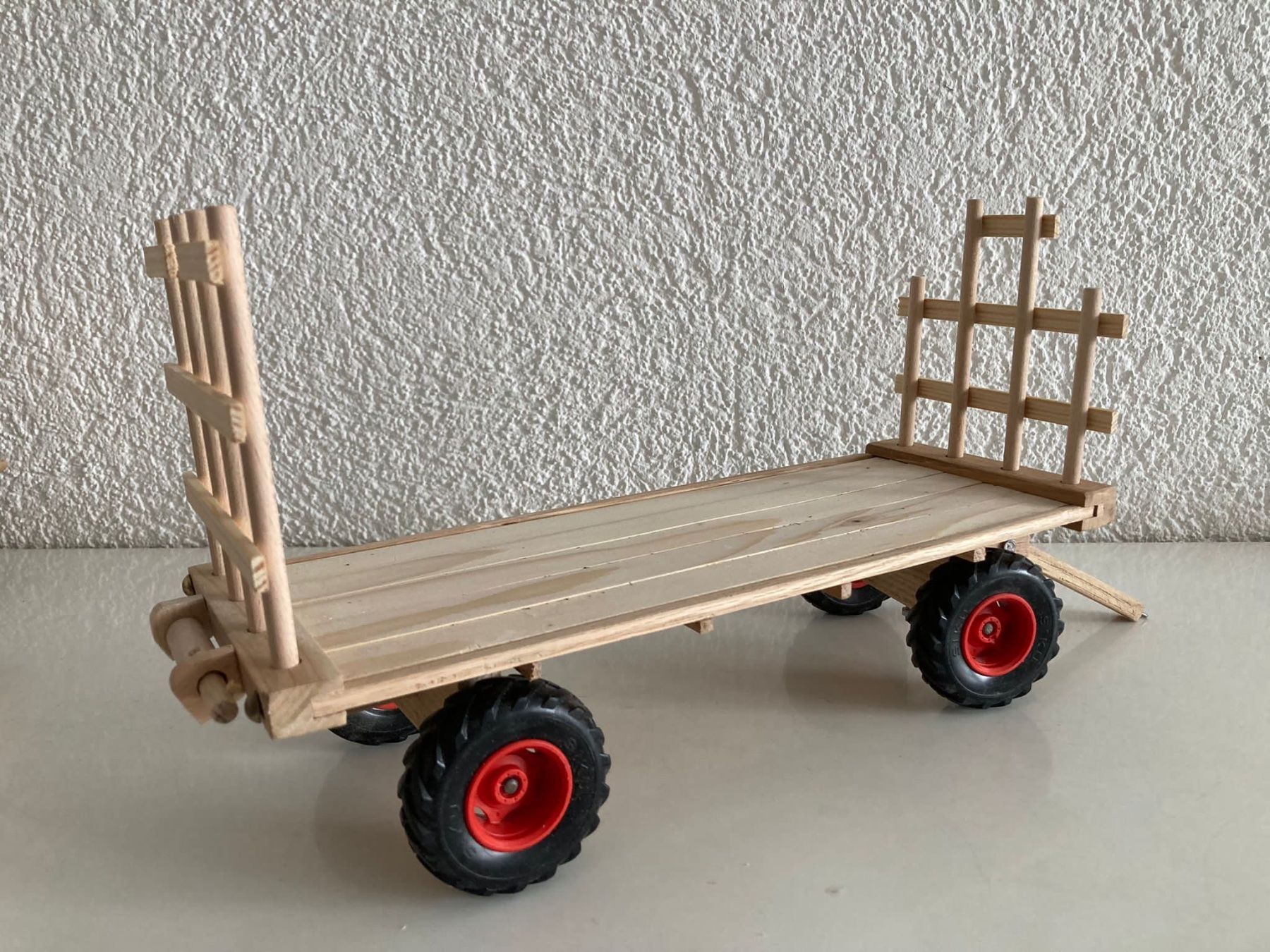 Rimorchi: 4-Rad Wagen, Handarbeit, – Nuovo (secondo la descrizione) da Rotkreuz venduto da Holzarbeit 1