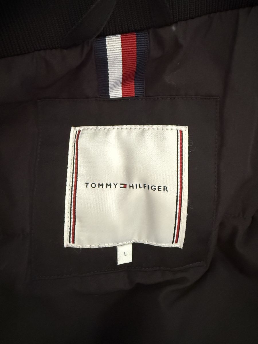 Tommy Hilfiger Jacken: Tommy Hilfiger Winterjacke Grösse L – Gebraucht aus Uzwil von Weihnachtsgnom 1