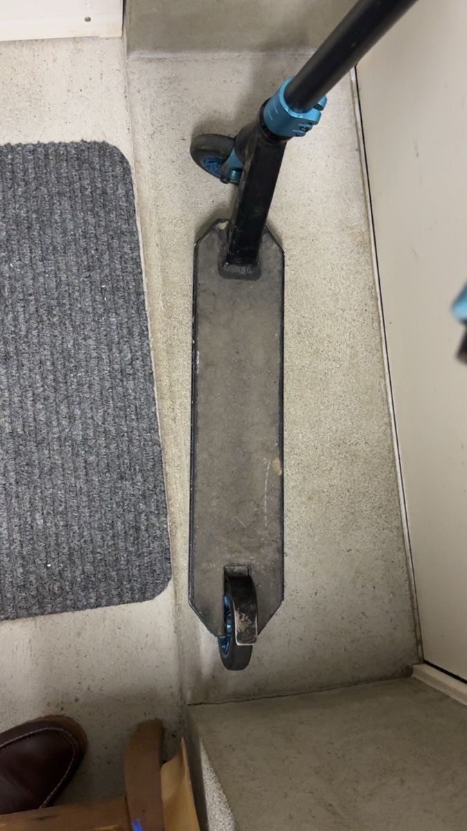 Chilli Kickboard: SCHWARZER CHILI SCOOTER – Gebraucht aus Flawil von batsa 1