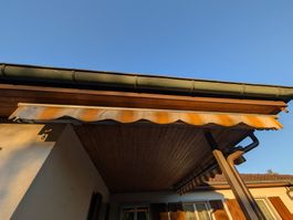 Gelenkarmmarkise orange gestreift gebrauchter Zustand