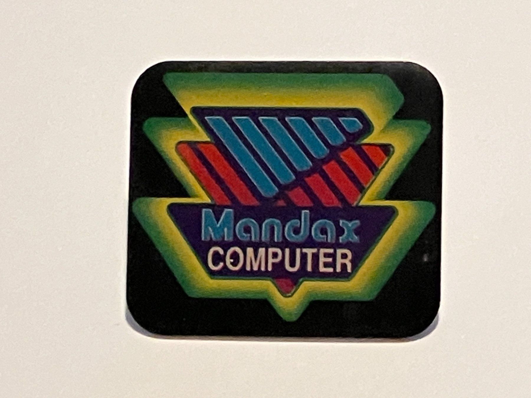 Plaketten & Abzeichen: 1 Pin Mandax Computer – Gebraucht aus Basel von djwwpp